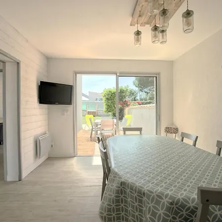 Maison Pour 6 Avec Jardin Sud Et Parking A - Fr-1-835-21 Holiday home *